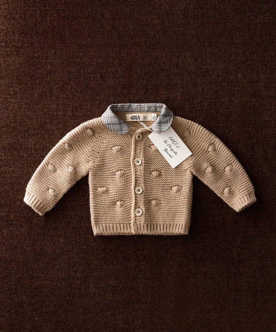 Chaqueta bebé de punto beige con bodoques y cuello de cuadros-KALA