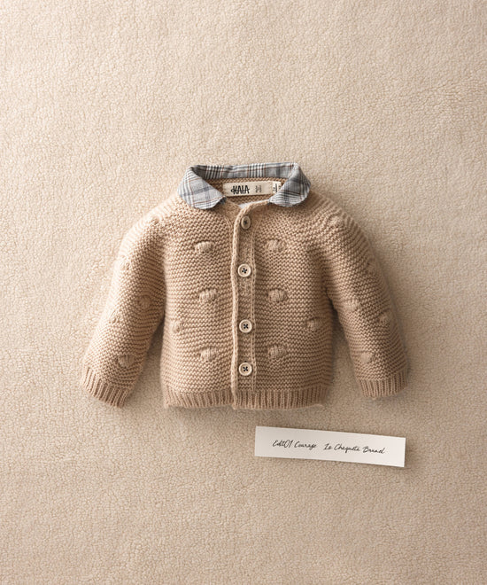 Chaqueta de punto de bebé beige con bodoques de punto y cuello de cuadro Príncipe de Gales