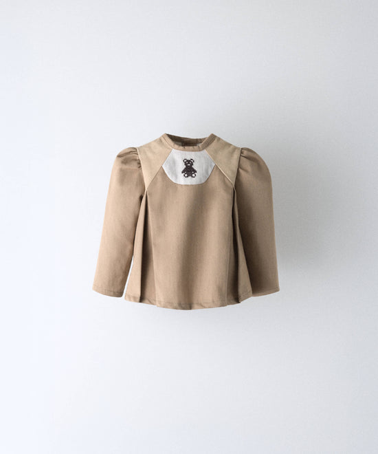 Conjunto de bebé de camisa y cubrepañal en beige con osito bordado — Kala