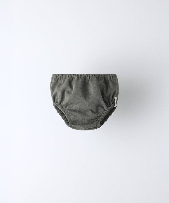 Conjunto de bebé Harper en gris, camisa y cubrepañal con osito bordado