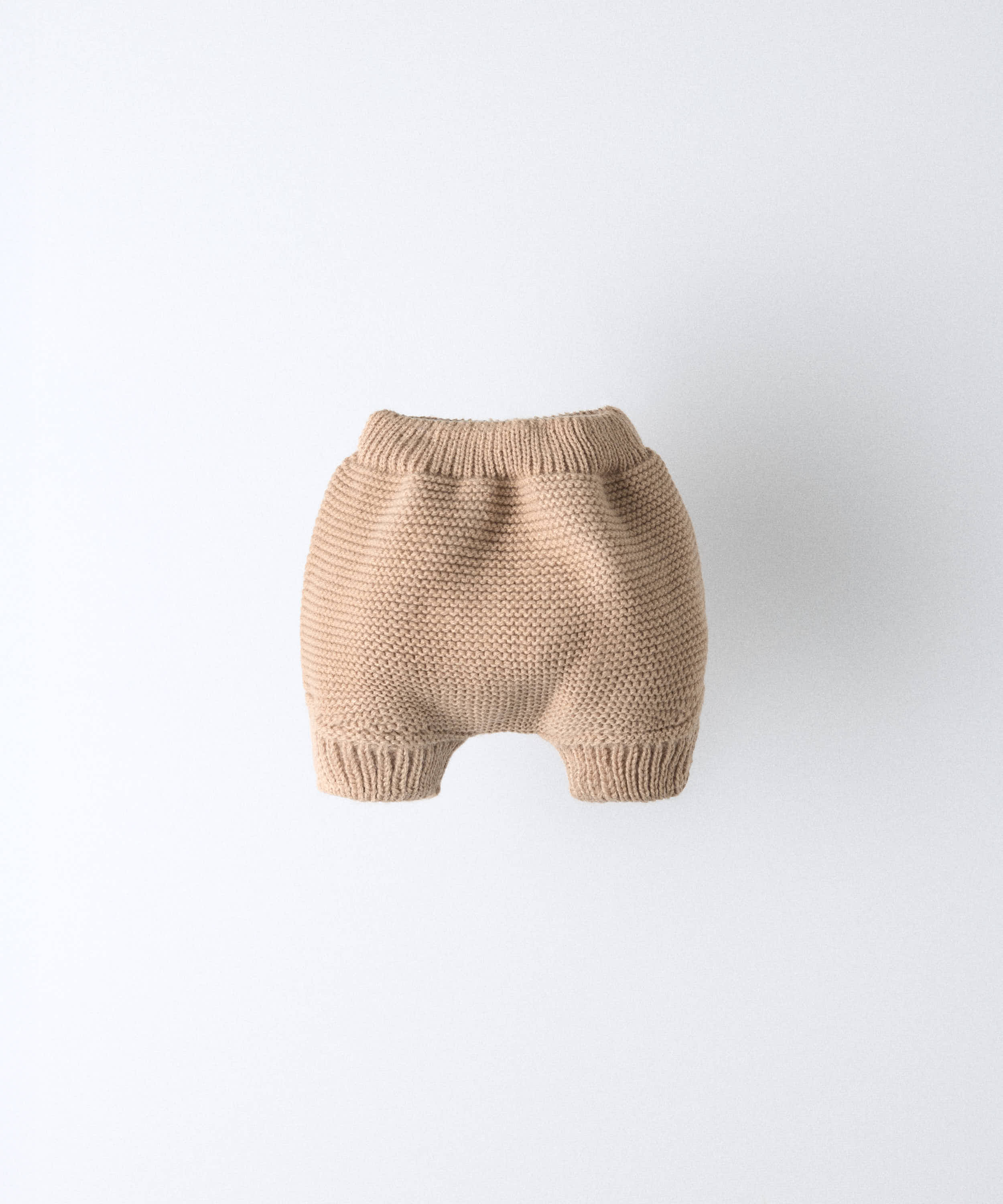 Short de punto de bebé beige a juego — Kala