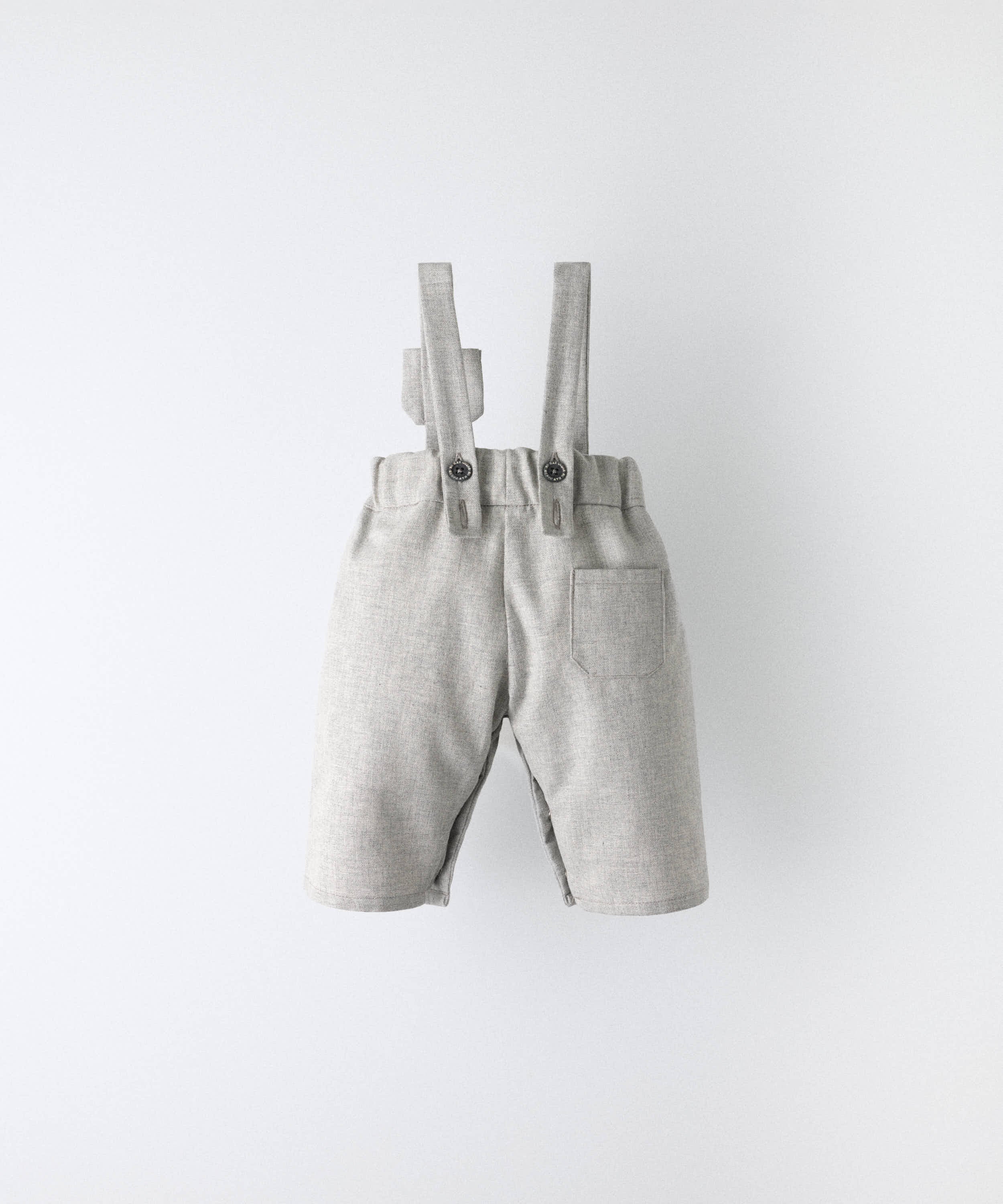 Parte trasera del pantalón de bebé con tirantes en gris con bolsillo — Kala