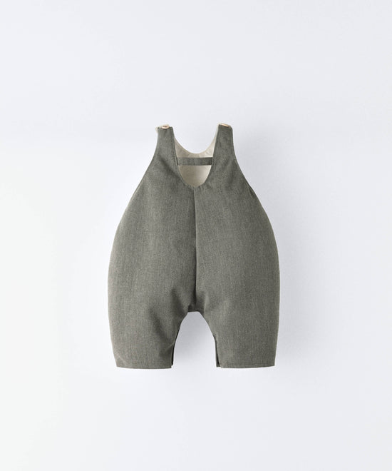 Peto de bebé Land Baby en kaki con osito bordado