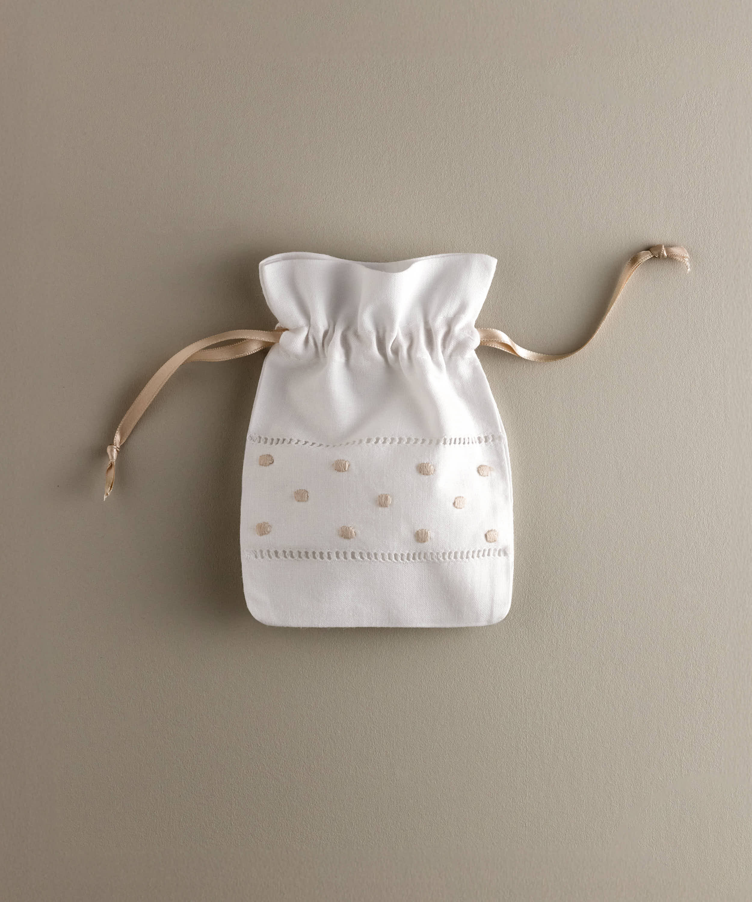 Bolsa guarda chupete de bebé de algodón blanco con bodoques y vainica — Tinylace