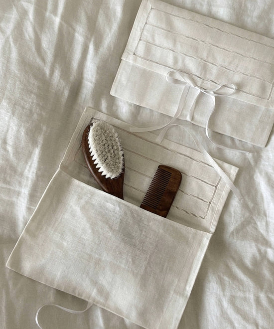 Bolsas de muda de bebé de lino con cepillo y peine, regalo de nacimiento artesanal hecho en España — Tinylace